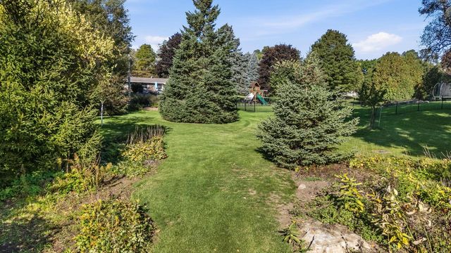 8840 Greenhill LANE, Greendale, WI 53129