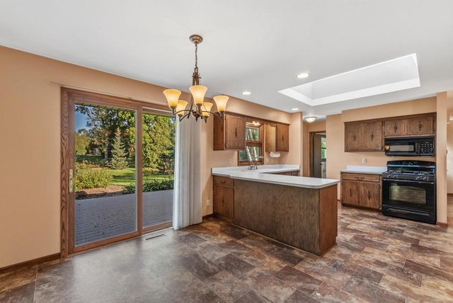 8840 Greenhill LANE, Greendale, WI 53129