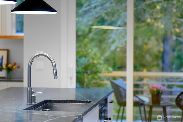 509 Groos Lane NE, Bainbridge Island, WA 98110