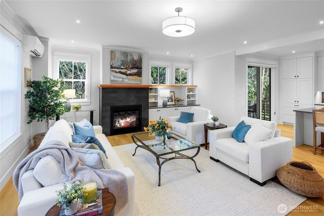 509 Groos Lane NE, Bainbridge Island, WA 98110