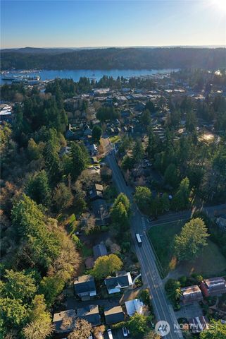 509 Groos Lane NE, Bainbridge Island, WA 98110