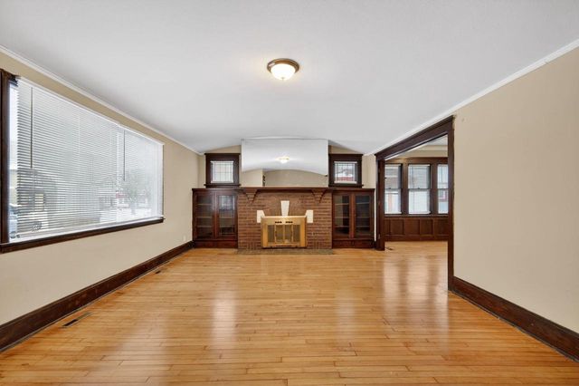 2927 N 40th STREET, Milwaukee, WI 53210