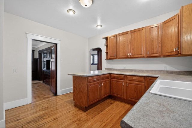 2927 N 40th STREET, Milwaukee, WI 53210