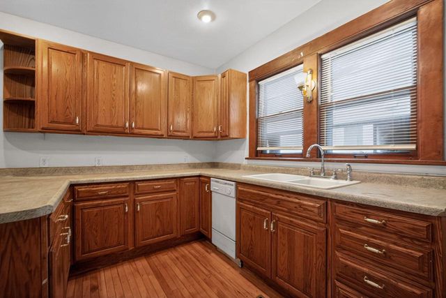 2927 N 40th STREET, Milwaukee, WI 53210