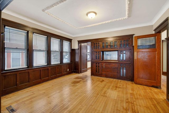 2927 N 40th STREET, Milwaukee, WI 53210