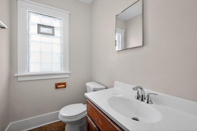 2927 N 40th STREET, Milwaukee, WI 53210