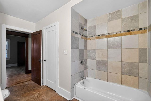 2927 N 40th STREET, Milwaukee, WI 53210