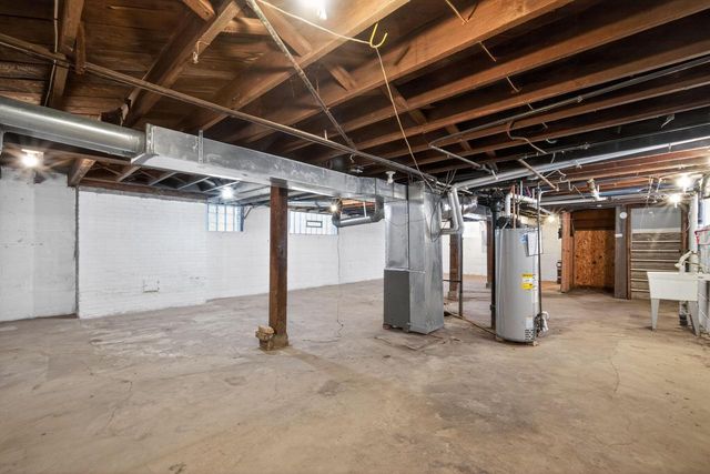 2927 N 40th STREET, Milwaukee, WI 53210