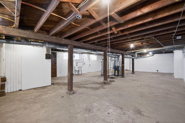 2927 N 40th STREET, Milwaukee, WI 53210