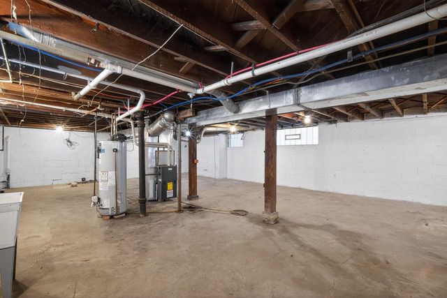 2927 N 40th STREET, Milwaukee, WI 53210