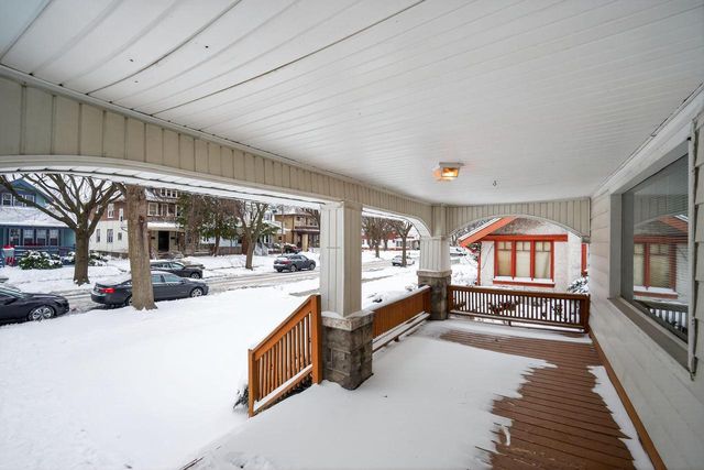 2927 N 40th STREET, Milwaukee, WI 53210