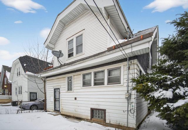 2927 N 40th STREET, Milwaukee, WI 53210