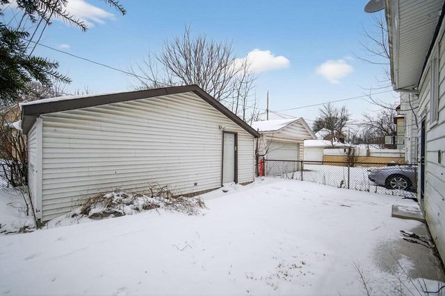 2927 N 40th STREET, Milwaukee, WI 53210