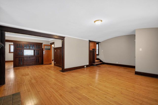 2927 N 40th STREET, Milwaukee, WI 53210