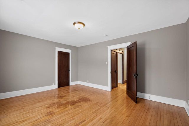 2927 N 40th STREET, Milwaukee, WI 53210