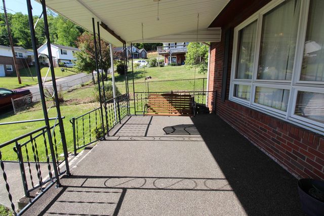 1525 Greenbrier Drive, Huntington, WV 25704