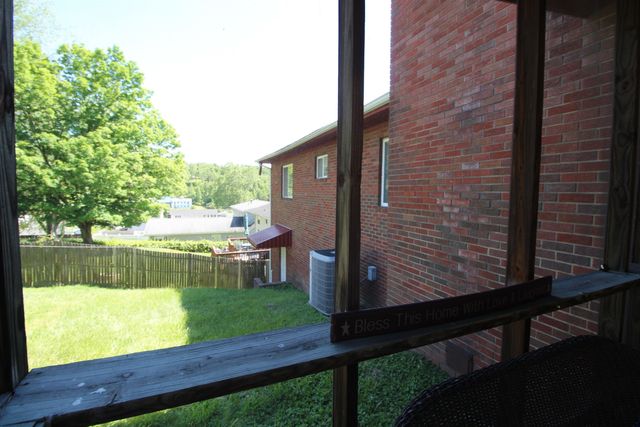 1525 Greenbrier Drive, Huntington, WV 25704