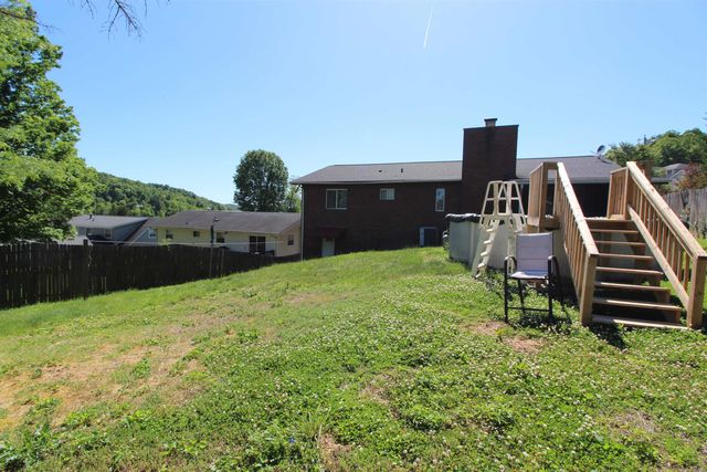 1525 Greenbrier Drive, Huntington, WV 25704