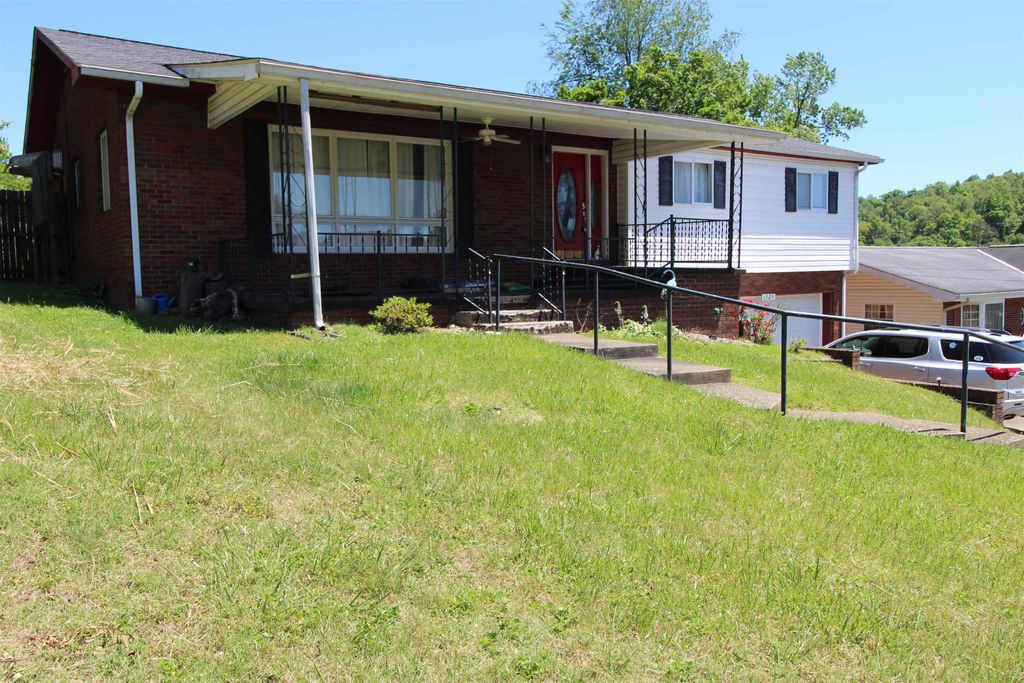 1525 Greenbrier Drive, Huntington, WV 25704