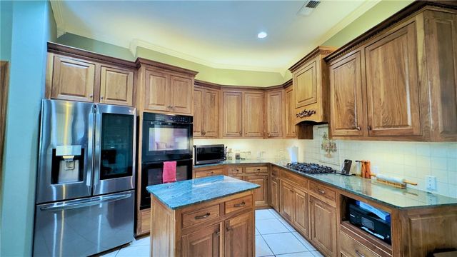 7906 Valtourmanche Dr, Corpus Christi, TX 78414