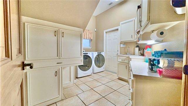 7906 Valtourmanche Dr, Corpus Christi, TX 78414