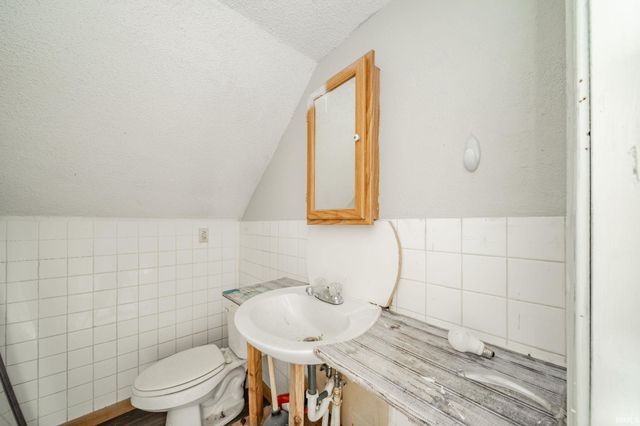 5694 E US Highway 36, Mooreland, IN 47360