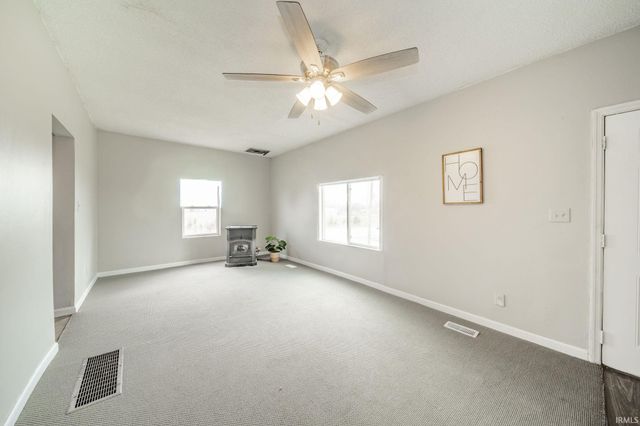 5694 E US Highway 36, Mooreland, IN 47360