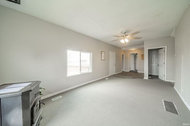 5694 E US Highway 36, Mooreland, IN 47360