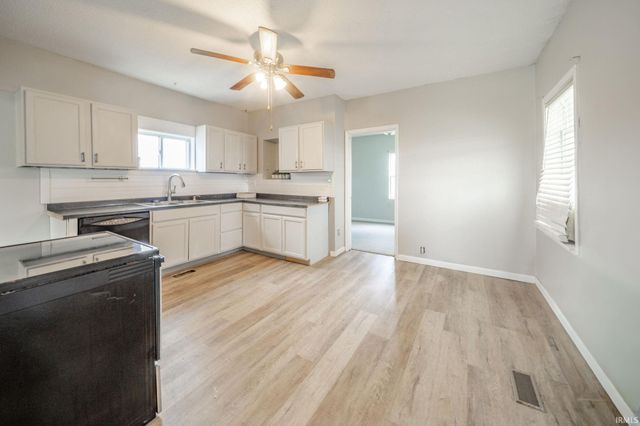 5694 E US Highway 36, Mooreland, IN 47360