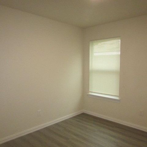 1214 Beaumont St, Longview, TX 75602