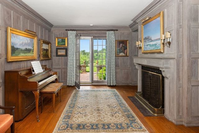 82 River Rd, Topsfield, MA 01983