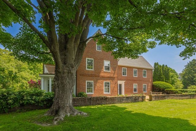 82 River Rd, Topsfield, MA 01983