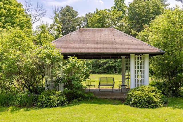 82 River Rd, Topsfield, MA 01983