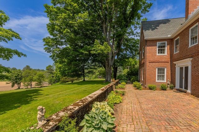 82 River Rd, Topsfield, MA 01983