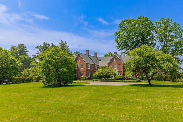 82 River Rd, Topsfield, MA 01983