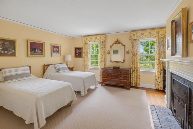 82 River Rd, Topsfield, MA 01983