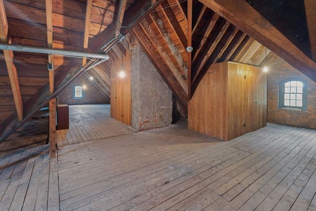 82 River Rd, Topsfield, MA 01983