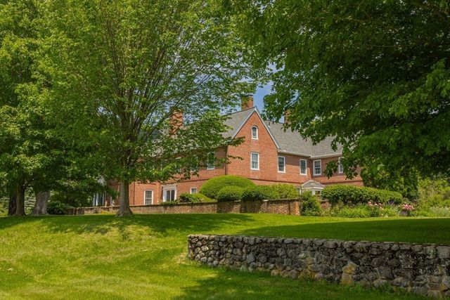 82 River Rd, Topsfield, MA 01983