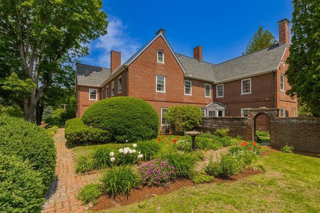 82 River Rd, Topsfield, MA 01983