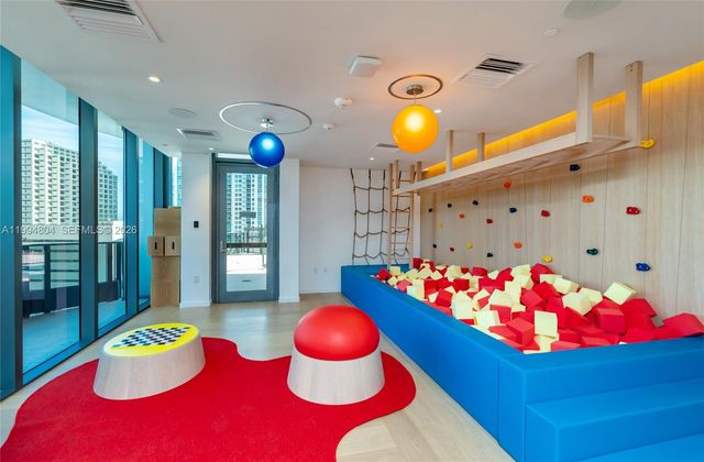 1000 Brickell Plz PH5004, Miami, FL 33131