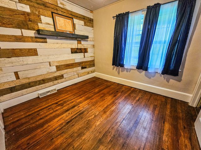 1105 Normandy Rd, Normandy, TN 37360