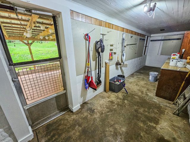 1105 Normandy Rd, Normandy, TN 37360