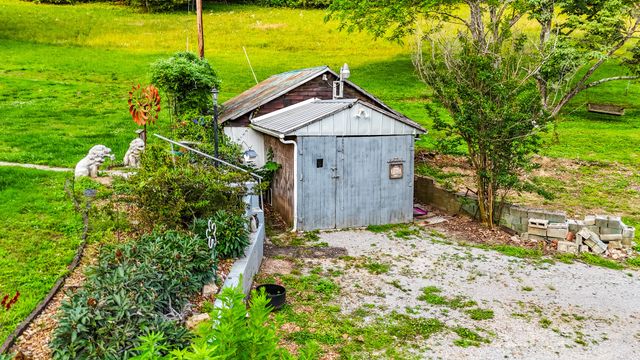 1105 Normandy Rd, Normandy, TN 37360
