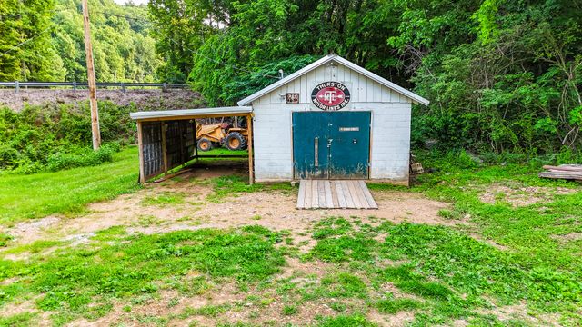 1105 Normandy Rd, Normandy, TN 37360
