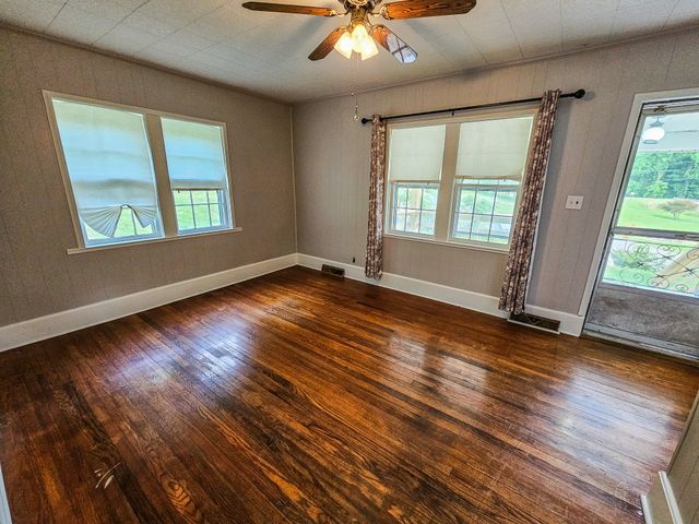 1105 Normandy Rd, Normandy, TN 37360