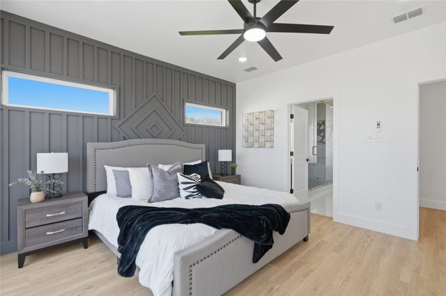 1402 Hutchins Avenue, Dallas, TX 75203