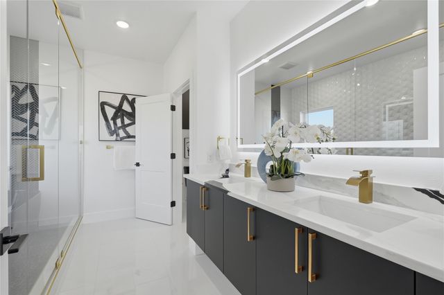 1402 Hutchins Avenue, Dallas, TX 75203