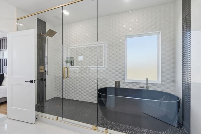 1402 Hutchins Avenue, Dallas, TX 75203