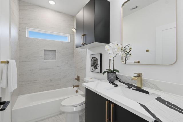 1402 Hutchins Avenue, Dallas, TX 75203