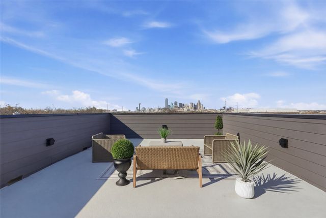 1402 Hutchins Avenue, Dallas, TX 75203